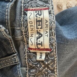 Ariat. Like new condition. Size 29L